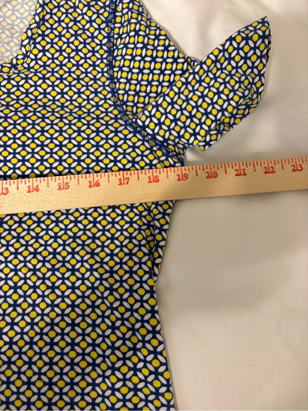 T by Talbots Large Blue Yellow Geometric Print Short Sleeve Top Stretch - Picture 4 of 8